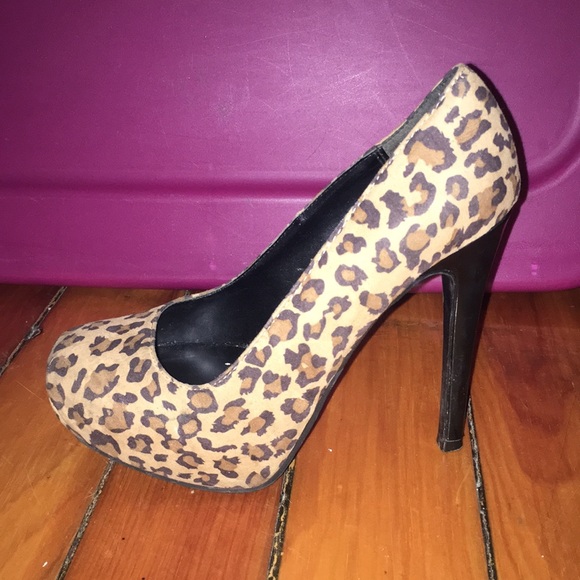 Cheetah print heels - Picture 2 of 4